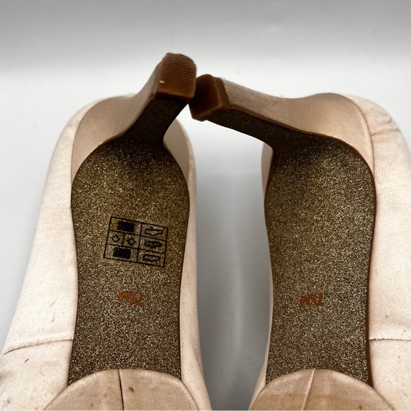 NINE WEST SATIN PLATFORM HEELS - Picture 10 of 13